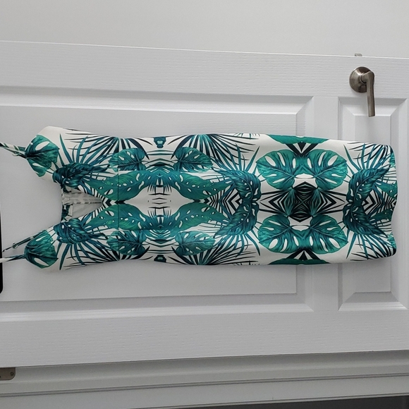 TROPICAL PLUNGE NECK FITTED MIDI DRESS - Picture 1 of 3